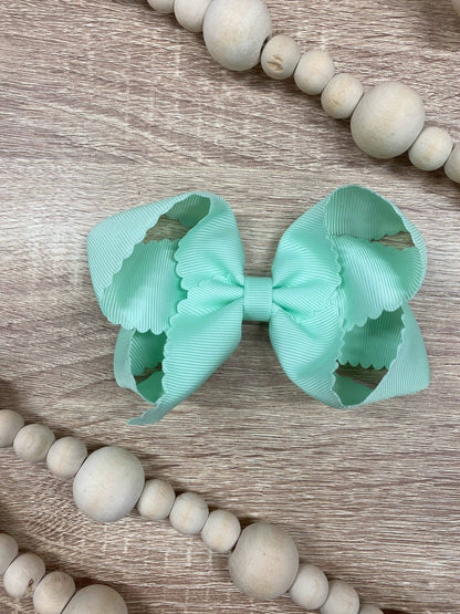 Bow Classic Scalloped - Alligator Clip - 4.5"