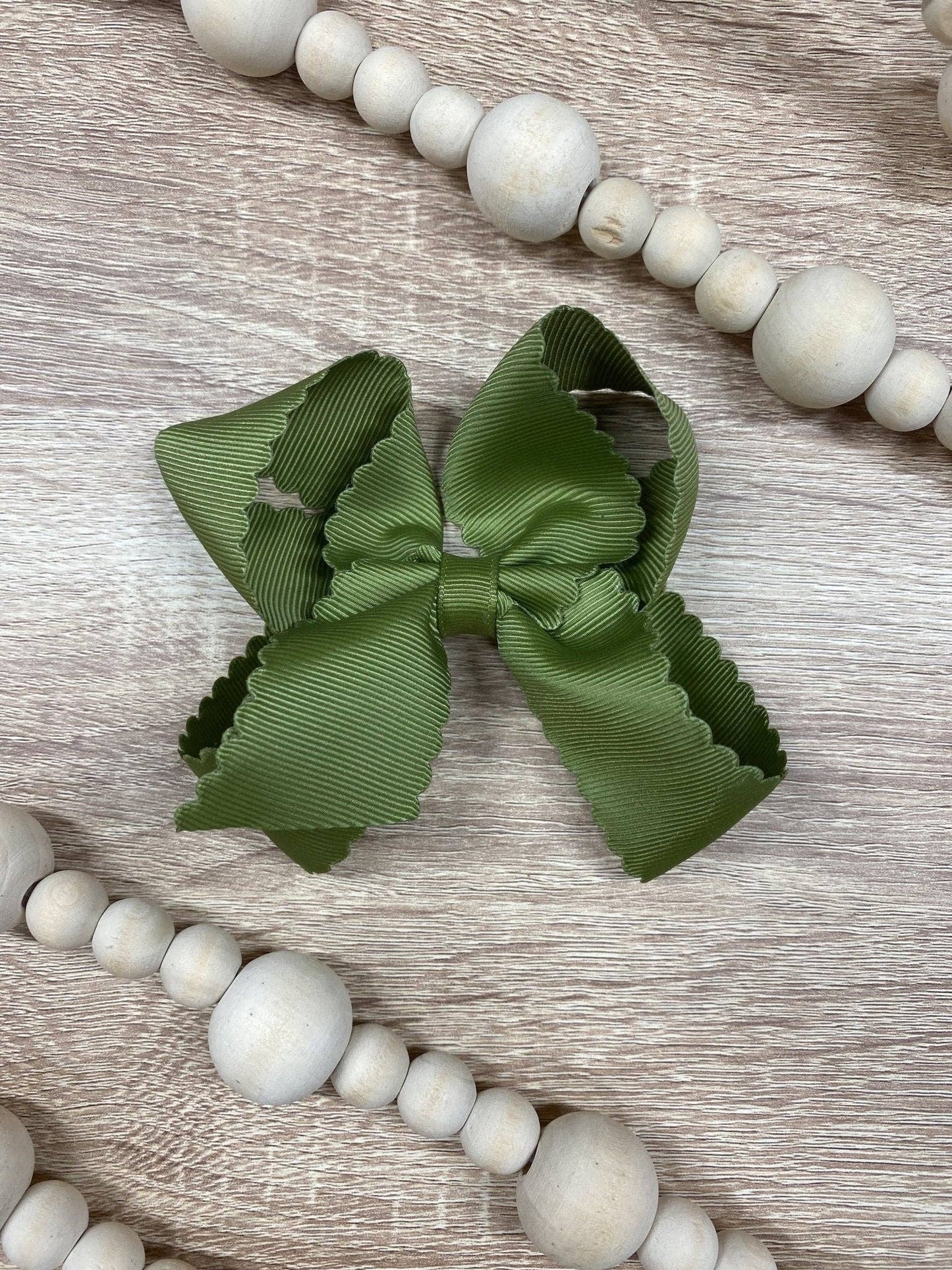 Bow Classic Scalloped - Alligator Clip - 4.5"