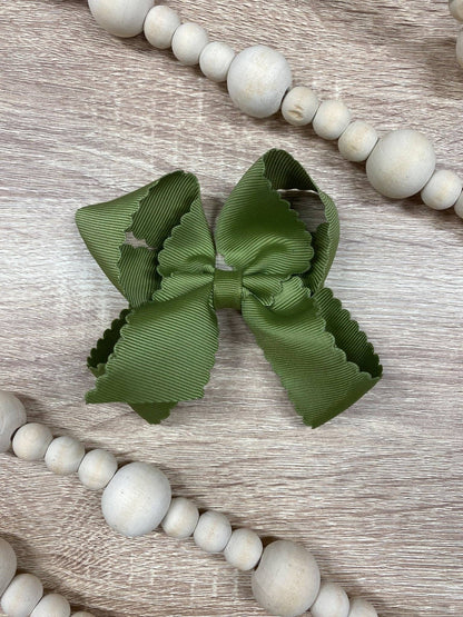 Bow Classic Scalloped - Alligator Clip - 4.5"