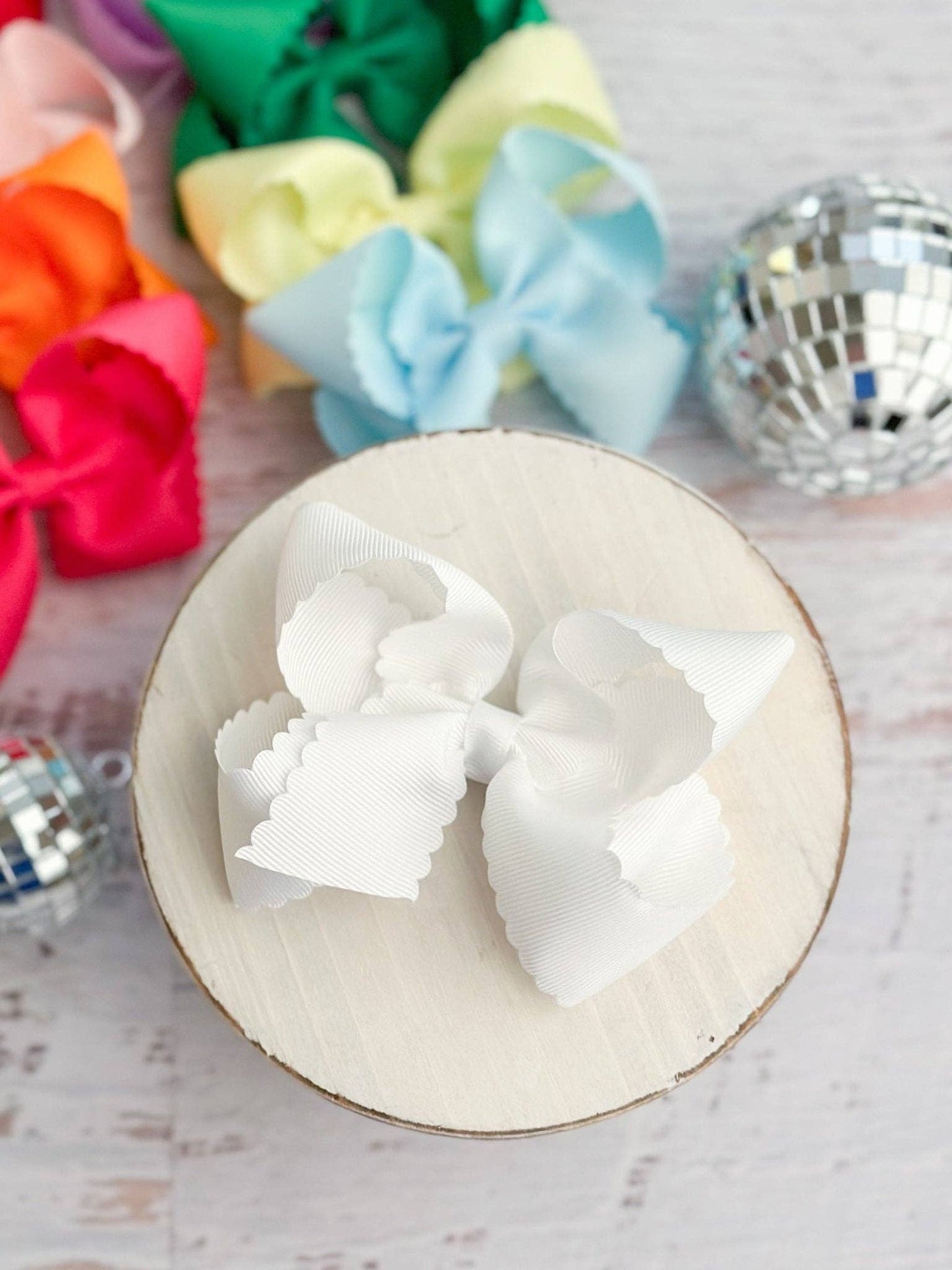 Bow Classic Scalloped - Alligator Clip - 4.5"