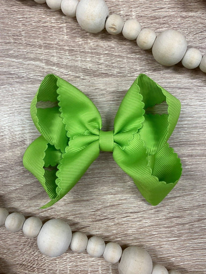 Bow Classic Scalloped - Alligator Clip - 4.5"