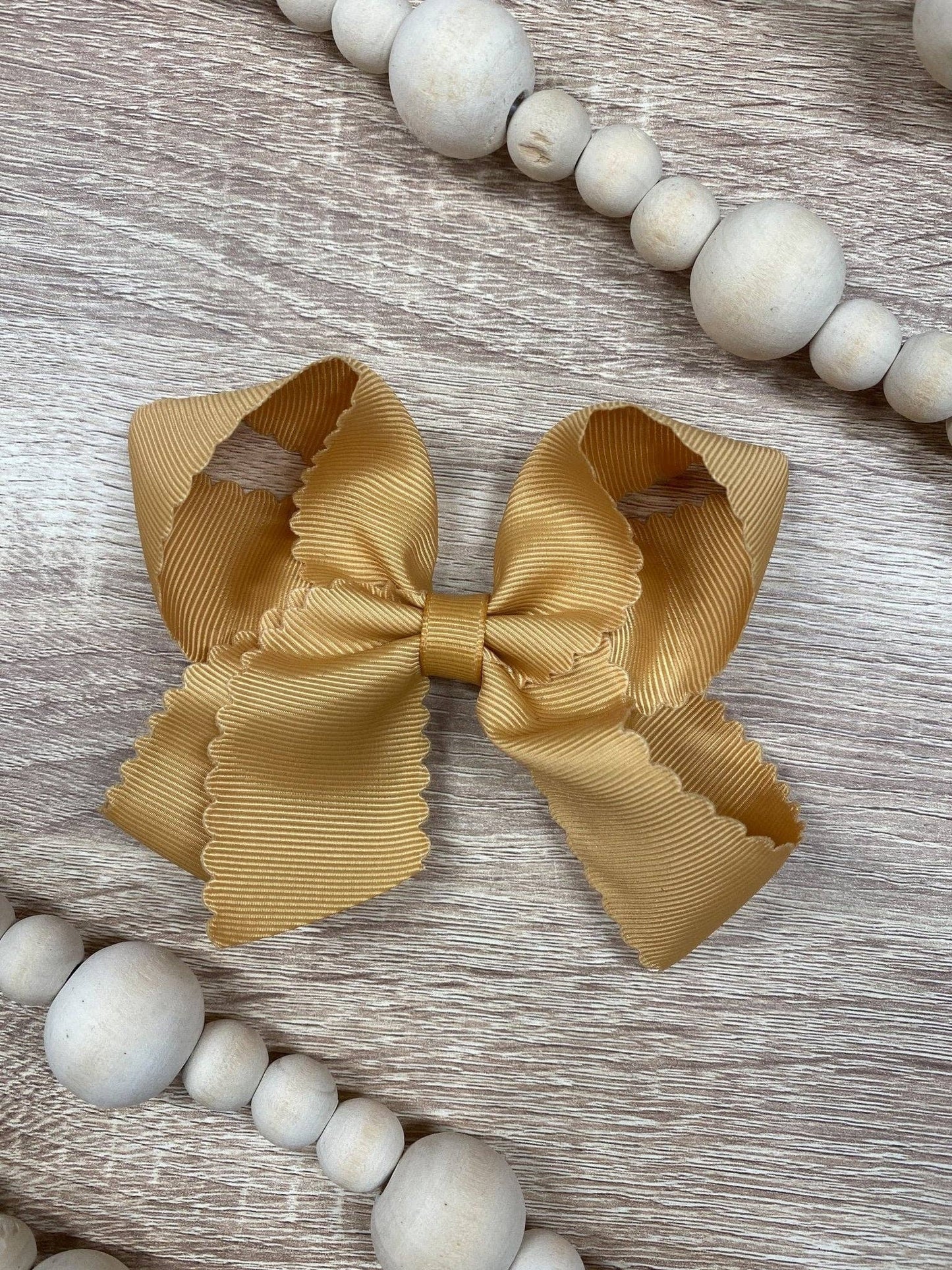 Bow Classic Scalloped - Alligator Clip - 4.5"