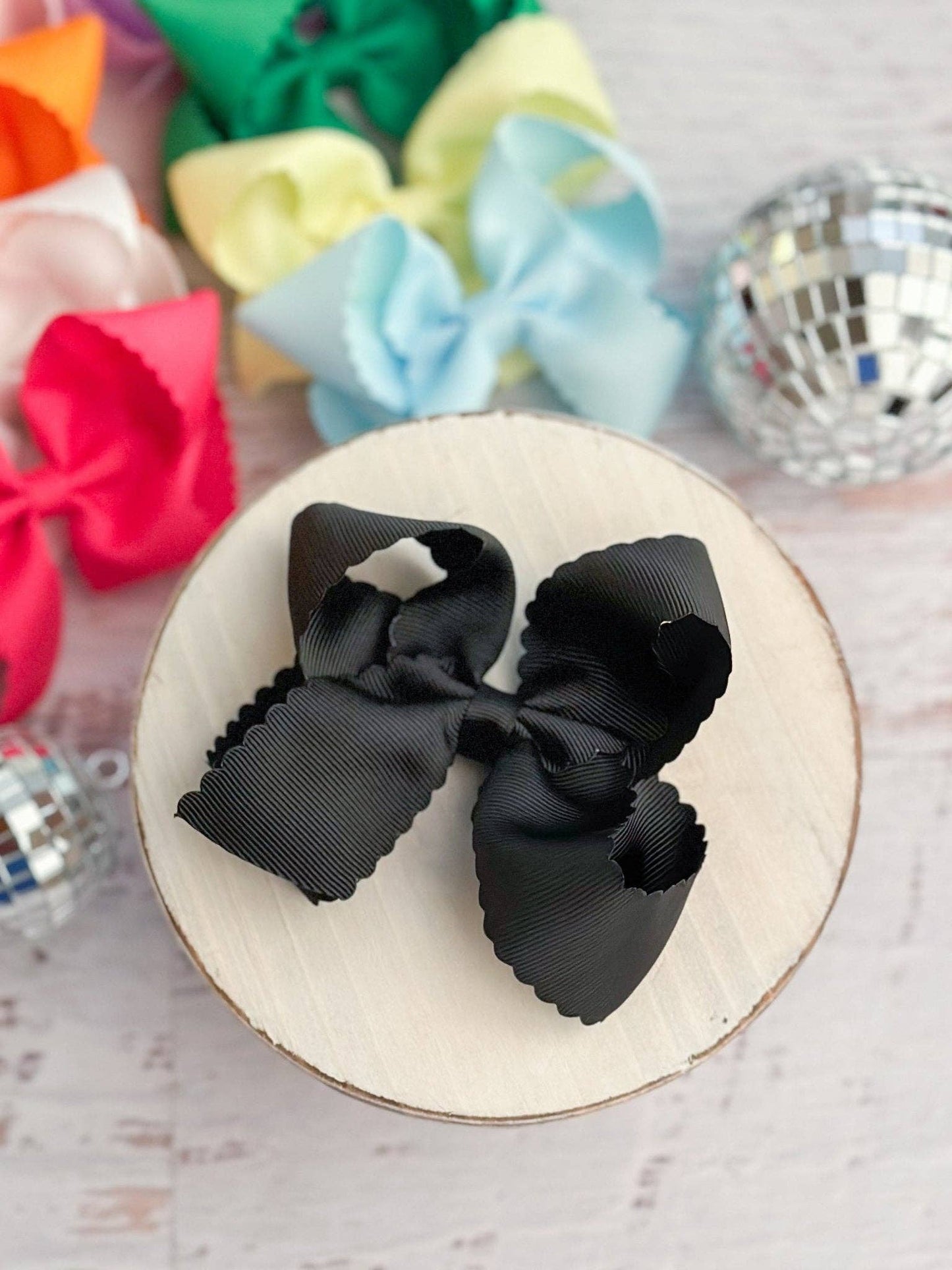 Bow Classic Scalloped - Alligator Clip - 4.5"