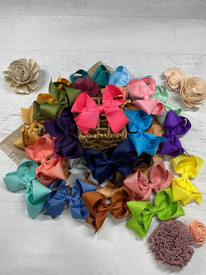 Bow Classic Scalloped - Alligator Clip - 4.5"