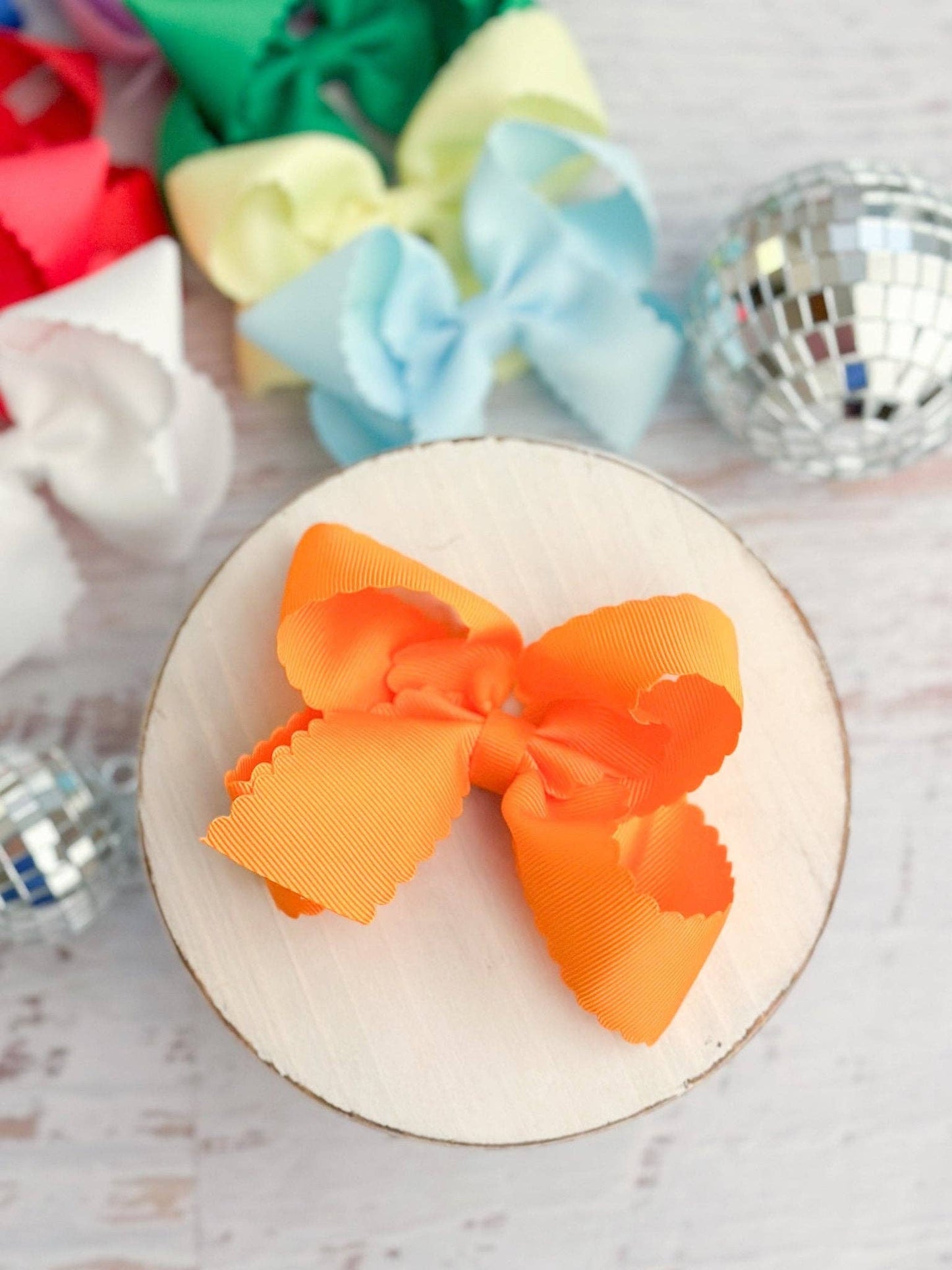 Bow Classic Scalloped - Alligator Clip - 4.5"
