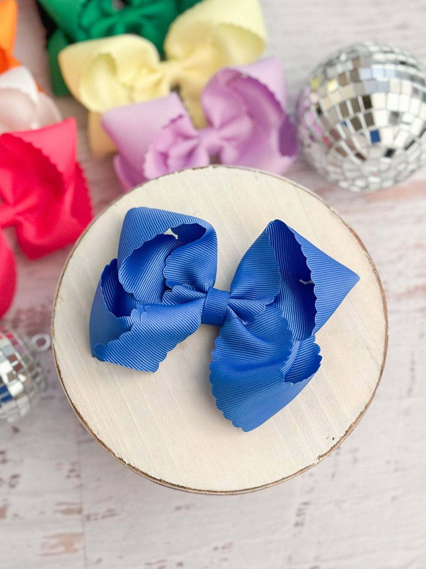 Bow Classic Scalloped - Alligator Clip - 4.5"
